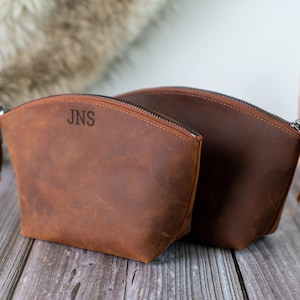 Christmas Gift for Women, Women&#39;s Dopp Kit, Personalized Toiletry Bag for Her, Leather Accessories Pouch, Personalized Gift for Women.