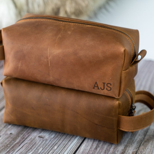 Monogrammed Leather Dopp Kit Groomsmen Gift, Engraved Leather Dopp Kit,, Personalized Travel Bag, Personalized Groomsmen Gift, Toiletry Gift