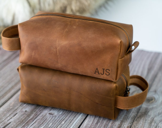 Monogrammed Leather Dopp Kit Groomsmen Gift, Engraved Leather Dopp Kit,, Personalized Travel Bag, Personalized Groomsmen Gift, Toiletry Gift