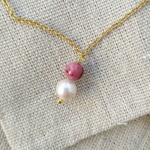 Rhodonite and Pearl Necklace, Gemstone Jewellery with 18kt Gold Plating, Rose and White Crystal Necklace, perfect for Mother&#39;s day gift