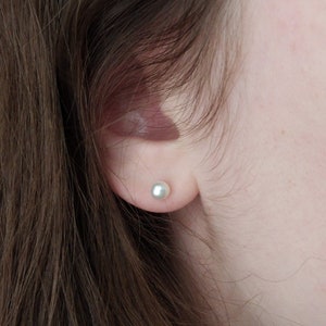 White Pearl Stud Earrings, 4,5mm White Oval Pearl, Golden Sterling Silver Small Earring, Everyday Wear, Freshwater Pearl