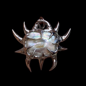 Spiky Löten Metall Perle Anhänger, handgemachter abstrakter Metallschmuck, Gothic-Grunge-Halskette
