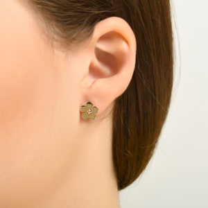 Minimalist 14k Gold Gemstone-Studded Flower Earring Pair. Radiant & Elegant. Perfect Gift for Her. Timeless Jewelry Design. Stunning Beauty.