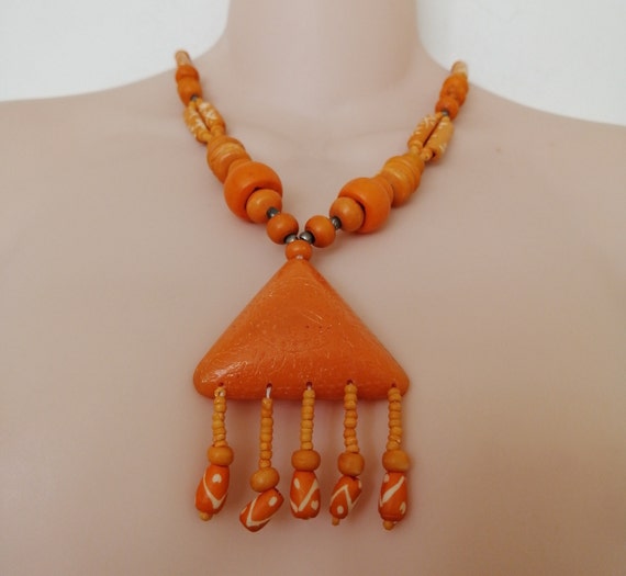 Vintage Africa Orange Bakelite Dzi bead necklace … - image 1