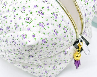 Bolsa de maquillaje acolchada, bolsa de artículos de tocador hecha a mano, bolsa de viaje, bolsa cosmética floral blanca