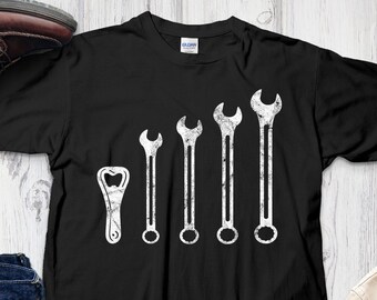 Kfz-Mechaniker Schrauber Werkzeug Mechatroniker Geschenkidee Werkstatt T-Shirt