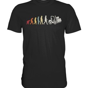Könnte beinhalten: Schwarzes T-Shirt mit einem Retro-Evolution-Grafik. Die Grafik zeigt die Entwicklung des Menschen, die in einer Person gipfelt, die einen Gabelstapler bedient. Der Text ist in verschiedenen Farben gehalten.