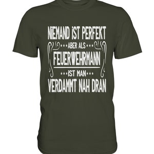 T Shirt Feuerwehr Niemand Ist Perfekt Aber Als Feuerwehrmann Geschenkideen Papa Premium Shirt Urban Khaki