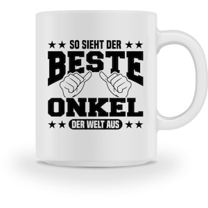 Puede incluir: Taza de cerámica blanca con un diseño negro que dice "So sieht der beste Onkel der Welt aus", que se traduce como "Así es como se ve el mejor tío del mundo".