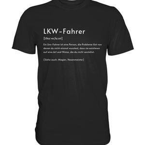 Pode incluir: Camiseta preta com texto branco que diz "LKW-Fahrer [elka:ve:fa:Be] Ein LKW-Fahrer ist eine Person, die Probleme löst von denen du nicht einmal wusstest, dass sie existieren auf eine Art und Weise, die du nicht verstehst. (Siehe auch: Magier, Hexenmeister)"