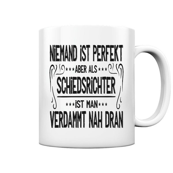 Schiedsrichter Niemand Ist Perfekt Aber Als Trainer Geschenke - Tasse und Kaffeebecher