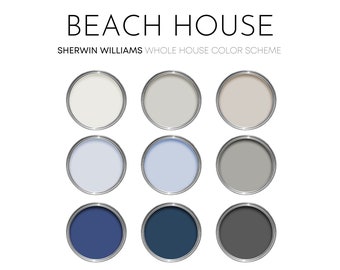 Op de afbeelding: Een kleurenpalet voor een strandhuis, met negen verfstalen in verschillende tinten wit, blauw en grijs. De verfstalen zijn gerangschikt in drie rijen van drie, waarbij de bovenste rij wit, beige en lichtgrijs toont, de middelste rij lichtblauw, middelblauw en donkergrijs, en de onderste rij donkerblauw, marineblauw en antracietgrijs. De tekst "BEACH HOUSE" en "SHERWIN WILLIAMS WHOLE HOUSE COLOR SCHEME" wordt boven de stalen weergegeven.