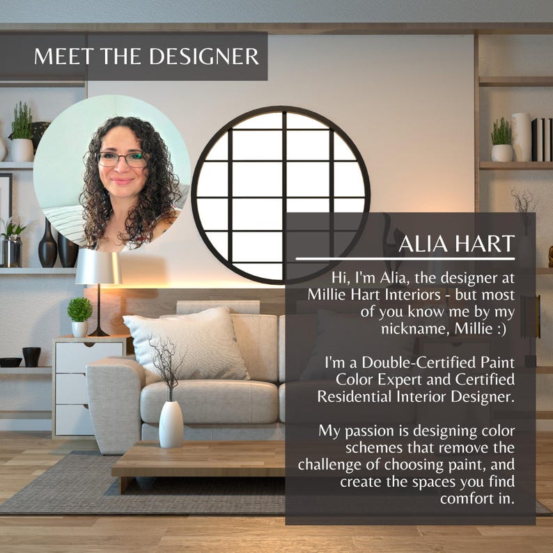 以下が含まれることがあります： インテリアデザインの画像。女性、アリア・ハートと「Meet the Designer」のテキストが表示されています。画像は、ソファ、コーヒーテーブル、装飾要素を備えたモダンなリビングルームを紹介しています。テキストは彼女をカラーエキスパートおよび住宅インテリアデザイナーとして説明しています。