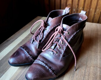 Vintage 1980's Dark Brown Leather Lace Up Ankle Boots - Women's Size 6