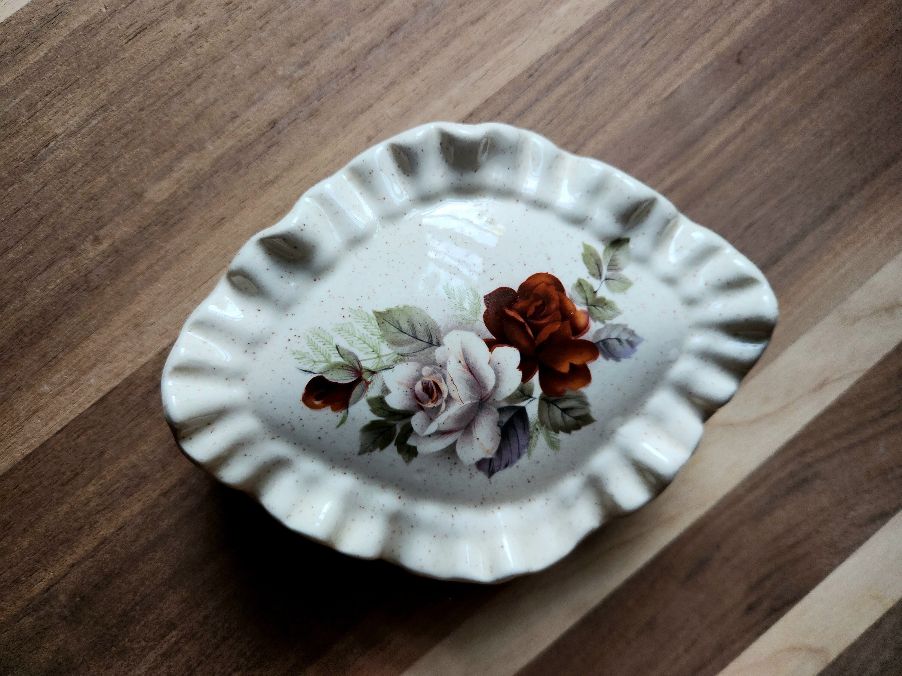 Vintage Floral Hand Painted Ruffle Edge Porcelain Trinket Jewelry Box ...