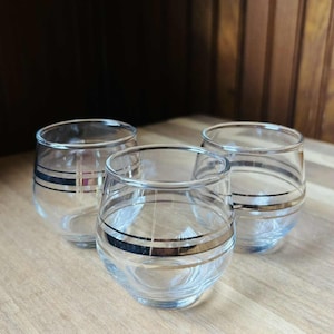 Vintage 1960&#39;s MCM Mid Century Modern Roly Poly Brandy Glass Cocktail Drinking Glasses - Short and Round - Clear and Silver - Set of 3