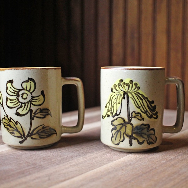vintage 1970's OTAGIRI Yellow Flower Print Stoneware Coffee Mugs - Set de deux