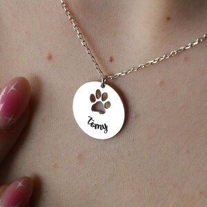 Silver Pet Paw and Name Necklace, Pet Memorial Necklace, Engraved Pet Name Necklace, Memorial Jewelry Gift, Pet Lovers Gift, Custom Necklace