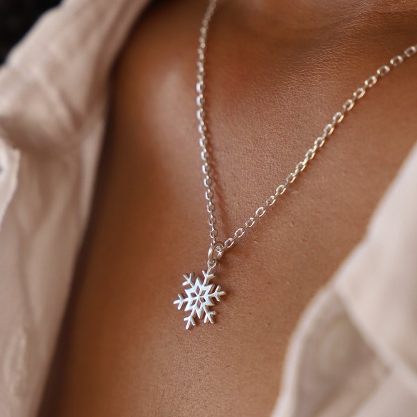 Silver Snowflake Necklace, Dainty Snowflake Pendant, Snowflake Jewelry, Winter Necklace, Delicate Silver Snow Necklace, Christmas Gift