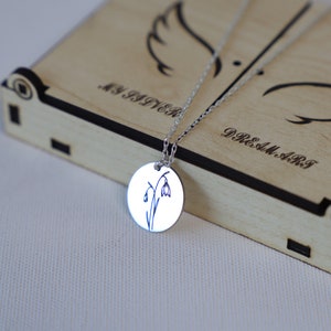 Engraved Birth Flower Disc Necklace, Sterling Silver Snowdrop Pendant, Birth Month Necklace, Everyday Jewelry, Silver Dainty Necklace