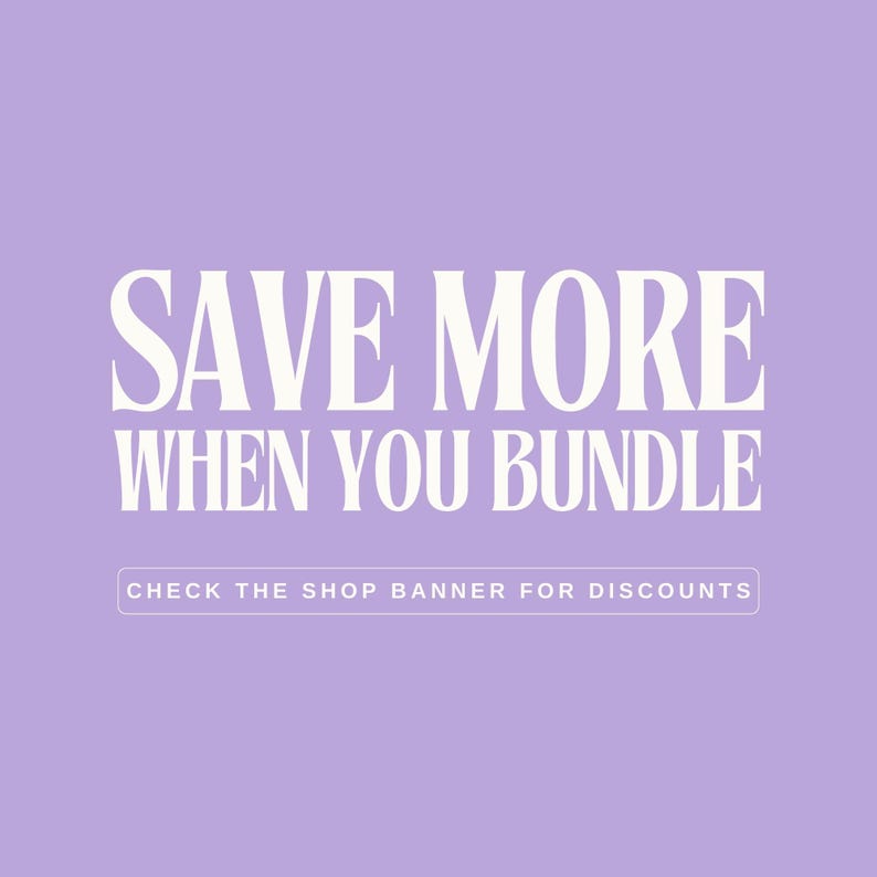 Puede incluir: Gr&aacute;fico lila con el texto "SAVE MORE WHEN YOU BUNDLE" en blanco, en negrita, con fuente serif. Debajo, en una fuente m&aacute;s peque&ntilde;a, dice "CHECK THE SHOP BANNER FOR DISCOUNTS".