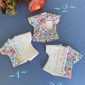 White Blythe clothes - Blythe T-shirt with floral print. Blythe doll T-shirt and top for Blythe. T-shirt for Blythe and Blythe top