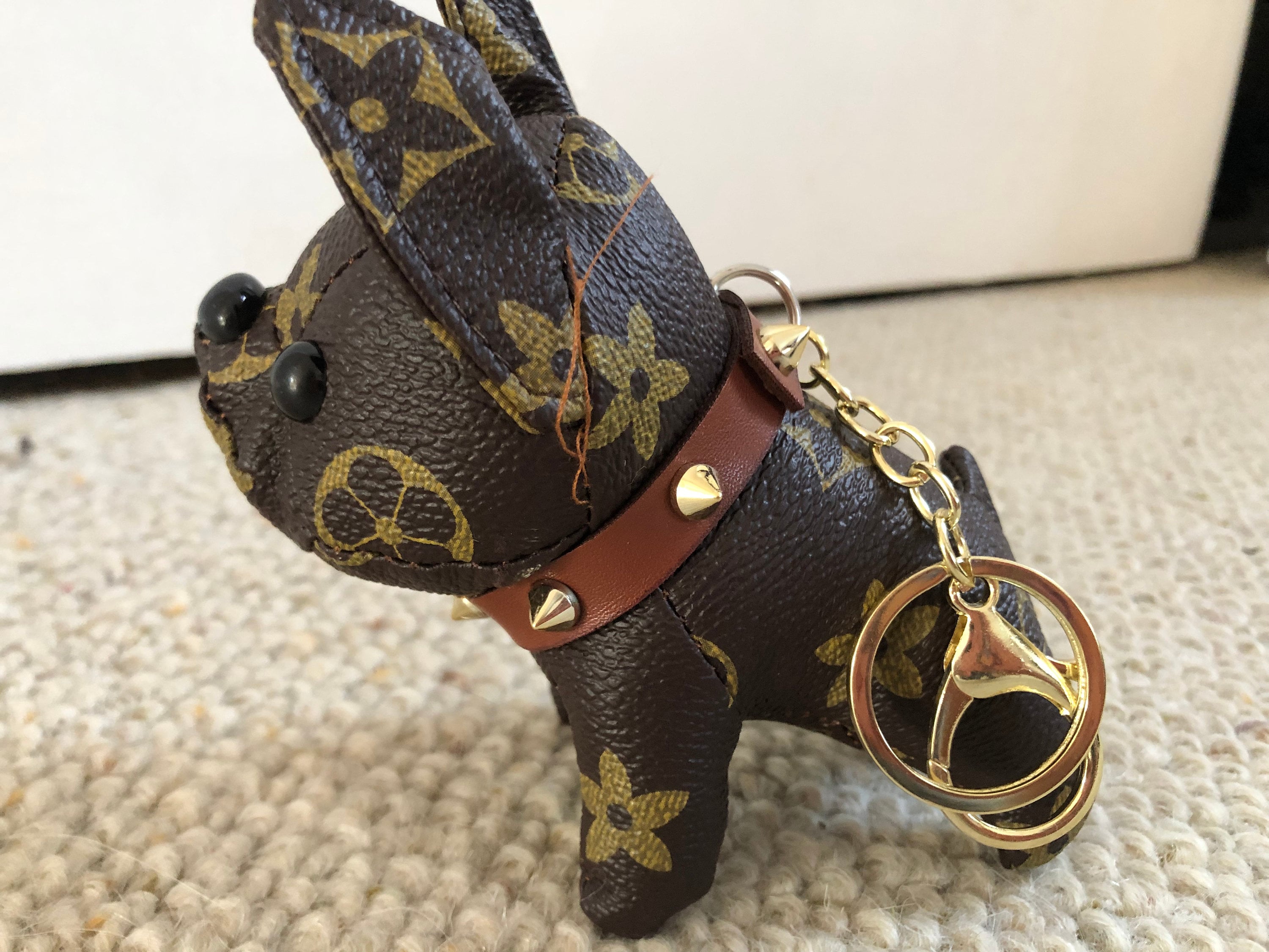 KEYCHAIN LOUIS VUITTON Light Brown French Bulldog