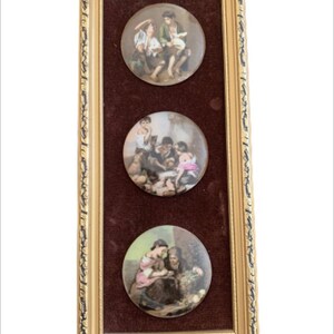 Vintage Staffordshire 3 Keramikfliesen Velvet Goldgerahmte Wandplakette mit Fliesen mit Gemälden des spanischen Barockkünstlers Murillo