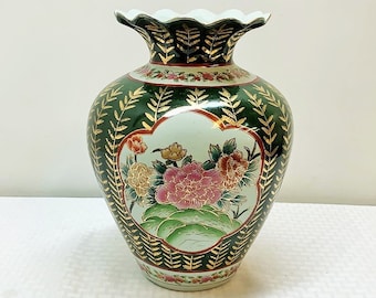 12"H Exquisite Classic Style of Gilded and Color-Painted Porcelain Vase