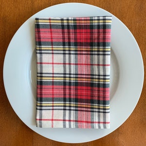 Christmas Plaid Themed Dinner Napkins - Set of 4
