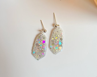 Silver dangle earrings / Silver glitter earrings / Holographic glitter earrings / Christmas party earrings / Handmade earrings / Sparkle