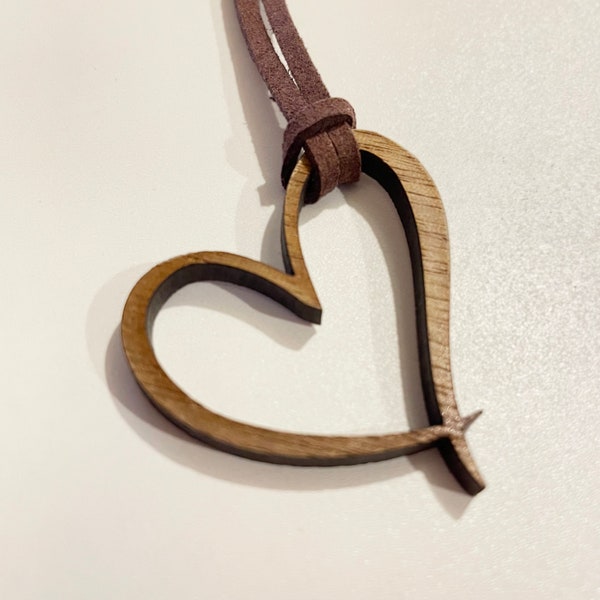 Ciondolo a forma di cuore - Collana in legno di noce - Gioielli in legno - Regalo per lei - Regalo di anniversario - Regalo di San Valentino - Regalo per la moglie
