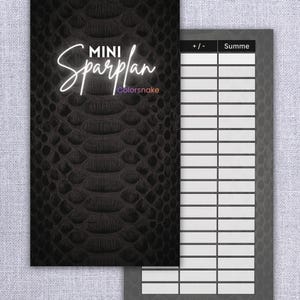 Könnte beinhalten: Ein schwarz-graues "Mini Sparplan" Notizbuch mit Schlangenhaut-Textur-Cover und weißem Neon-Titel. Das Notizbuch ist geöffnet und zeigt ein graues Innere mit einem Raster zur Finanzverfolgung. Der Text "Colorsnake" steht darunter.