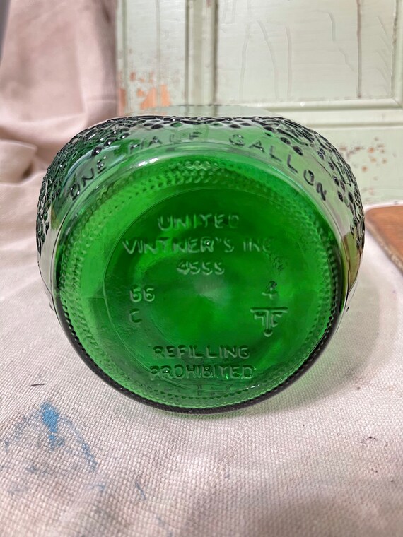 Vintage United Vintner's Green Glass Bottle / Vintage Decor Vintage United Vintner's Green Glass Bottle / Vintage Decor