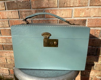 old fashioned makeup case