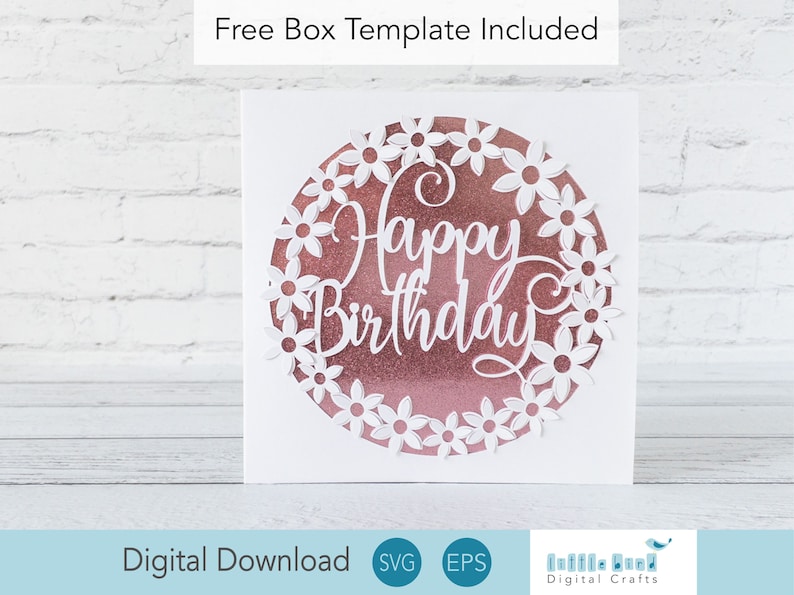 K&ouml;nnte beinhalten: Eine wei&szlig;e Karte mit einem ros&eacute;goldenen Kreis, auf dem der Text "Happy Birthday" steht, umgeben von wei&szlig;en Papierblumen. Die Karte liegt auf einem wei&szlig;en Ziegelhintergrund.