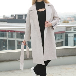 minimalist loose fit long wool jacket for women, with color transition and stripe on sleeves, from size 38 to 42, can wear US size 8-10-12