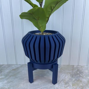 Cache-pot d&#39;intérieur Vaki avec trous de drainage, soucoupe et support, Pot de fleur, Jardinière, Décoration d&#39;intérieur moderne, Respectueux de l&#39;environnement
