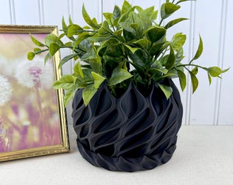 Modern Geometric Planter Pot, Twisted Planter Pot, Small Indoor Flower Pot, Modern Planter with Saucer