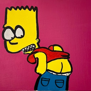 Könnte beinhalten: Eine Cartoon-Illustration einer gelben Figur mit einem roten Shirt und einer blauen Jeans. Die Figur hat einen schelmischen Ausdruck und schaut nach rechts. Der Hintergrund ist einfarbig rosa.