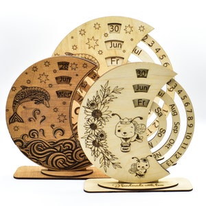Ewiger Holzkalender mit Gravur | Schreibtischkalender | Jahreskalender aus Holz | Holzkalender / Geburtstagsgeschenk / Weihnachtsgeschenk