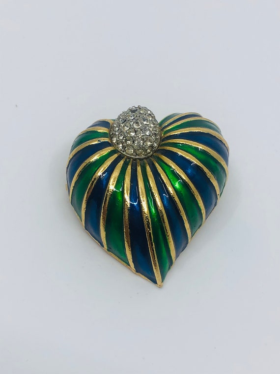 A Heart Brooch unique rare.