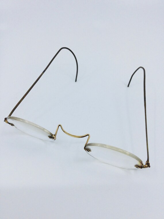 Old fashioned round reading glasses Gem