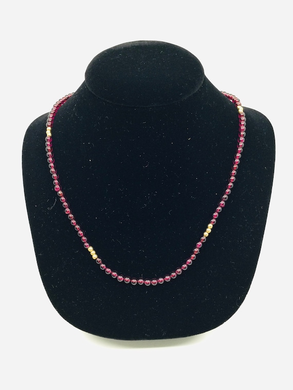 A very fine garnet necklace.