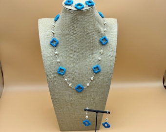 Riviera Collection: 3 piece set, clover leaf motif synthetic turquoise and Swarovski glass pearls