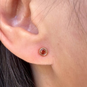 14K Solid Gold echte runde orange Saphir Lünette Ohrstecker / Paar
