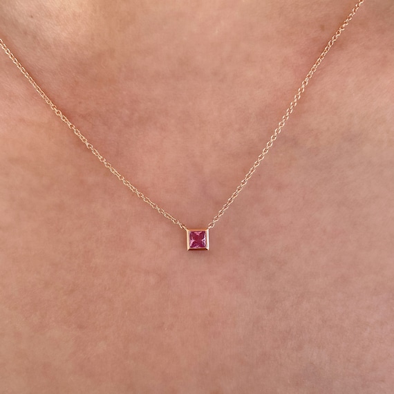 Collier En Or Rose 18 Carats Serti D'un Saphir Rose - Bijou Neuf Avec étiquettes, Sans Amélioration
