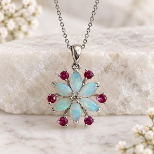 Pendentif fleur en opale rubis naturelle, or blanc 18 carats, pierre de naissance d'octobre, pendentif seul