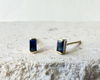 Pendientes de oro macizo de 14 quilates con zafiros auténticos en forma de baguette (par)