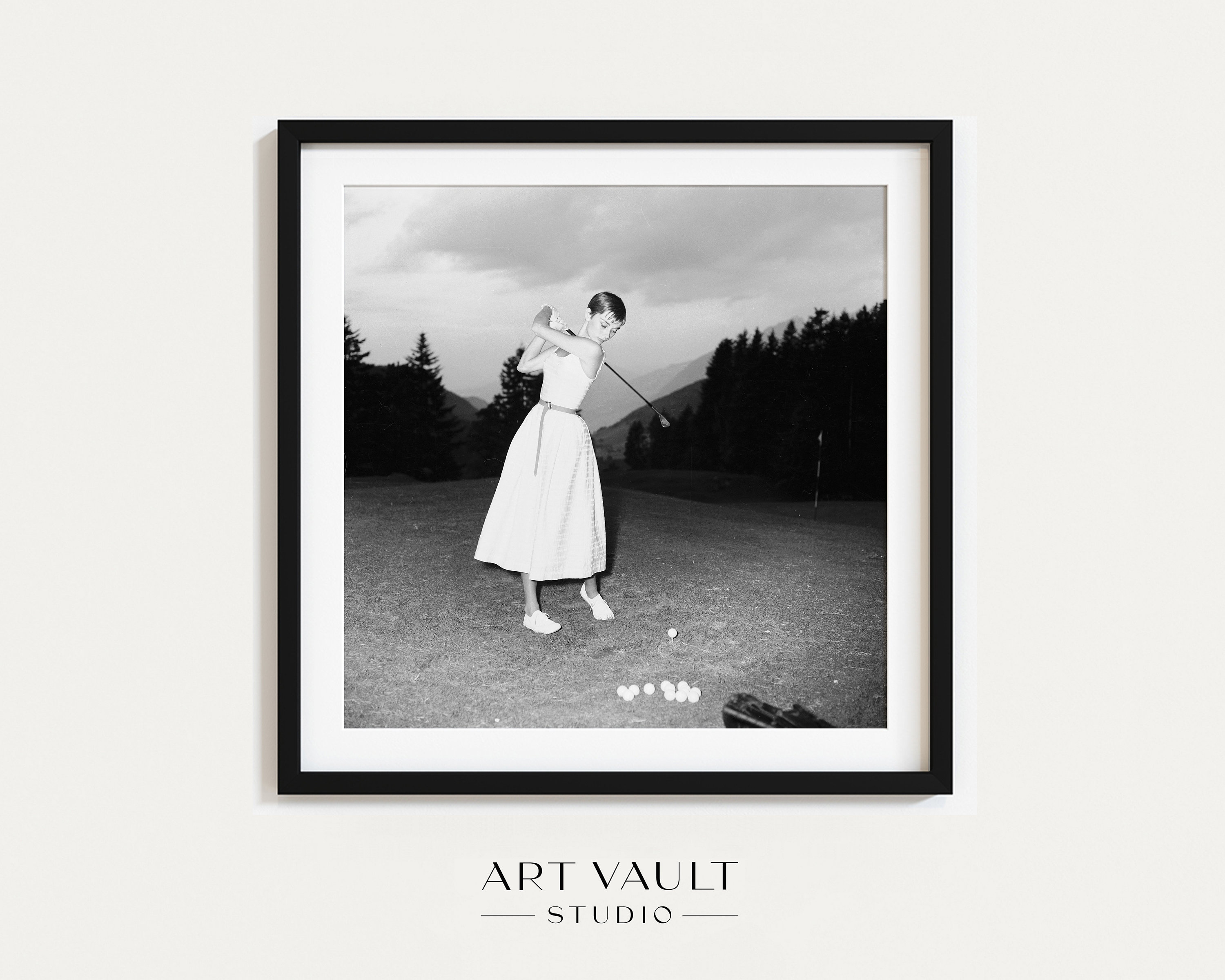 Audrey Hepburn Playing Golf Photo Poster Vintage Famous Actress Photograph Poster Hepburn Wall Art Girl's Bedroom Art Classic Poster Office